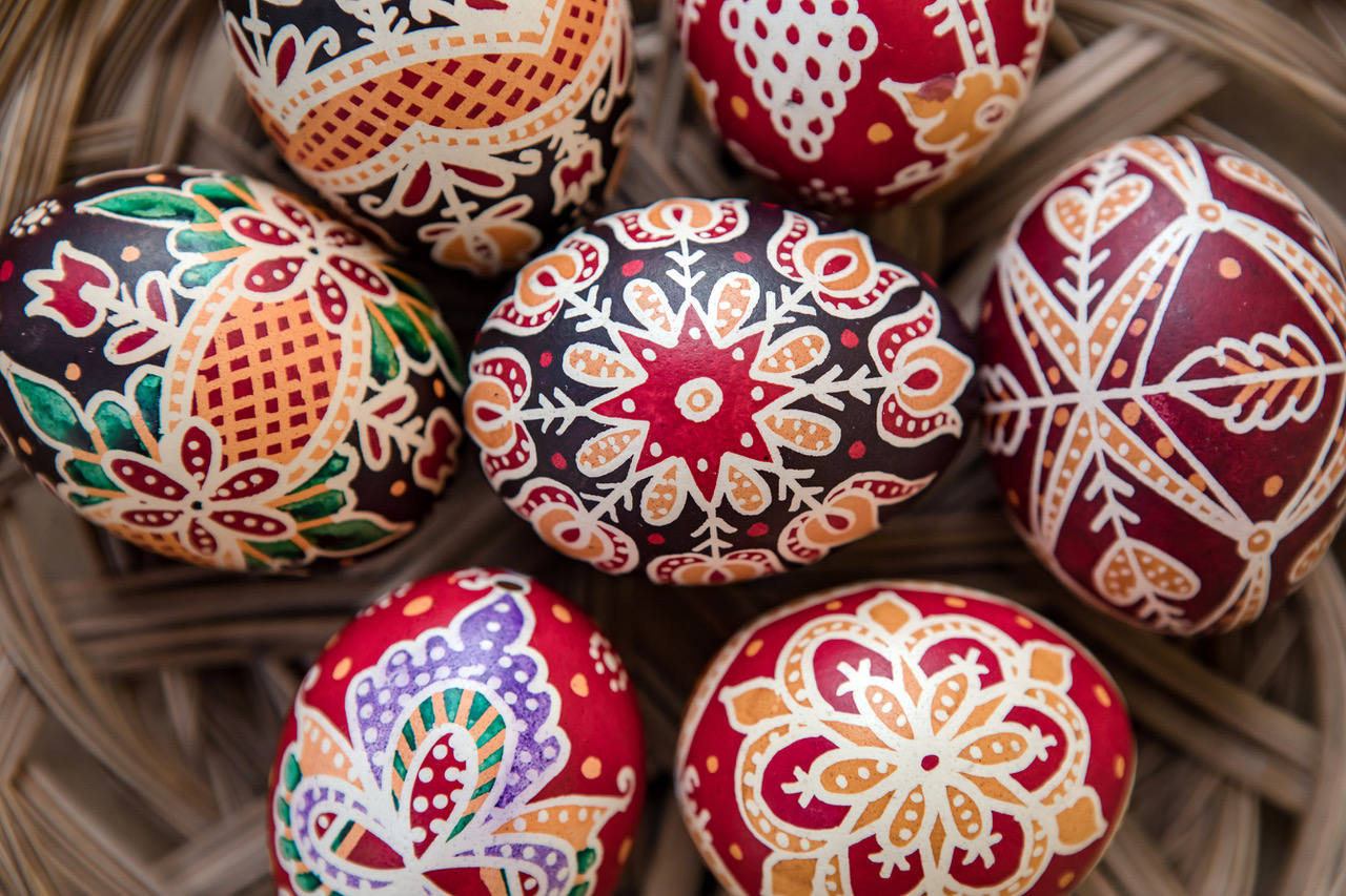 How to Easily Paint Wooden Easter Eggs with Playful Patterns