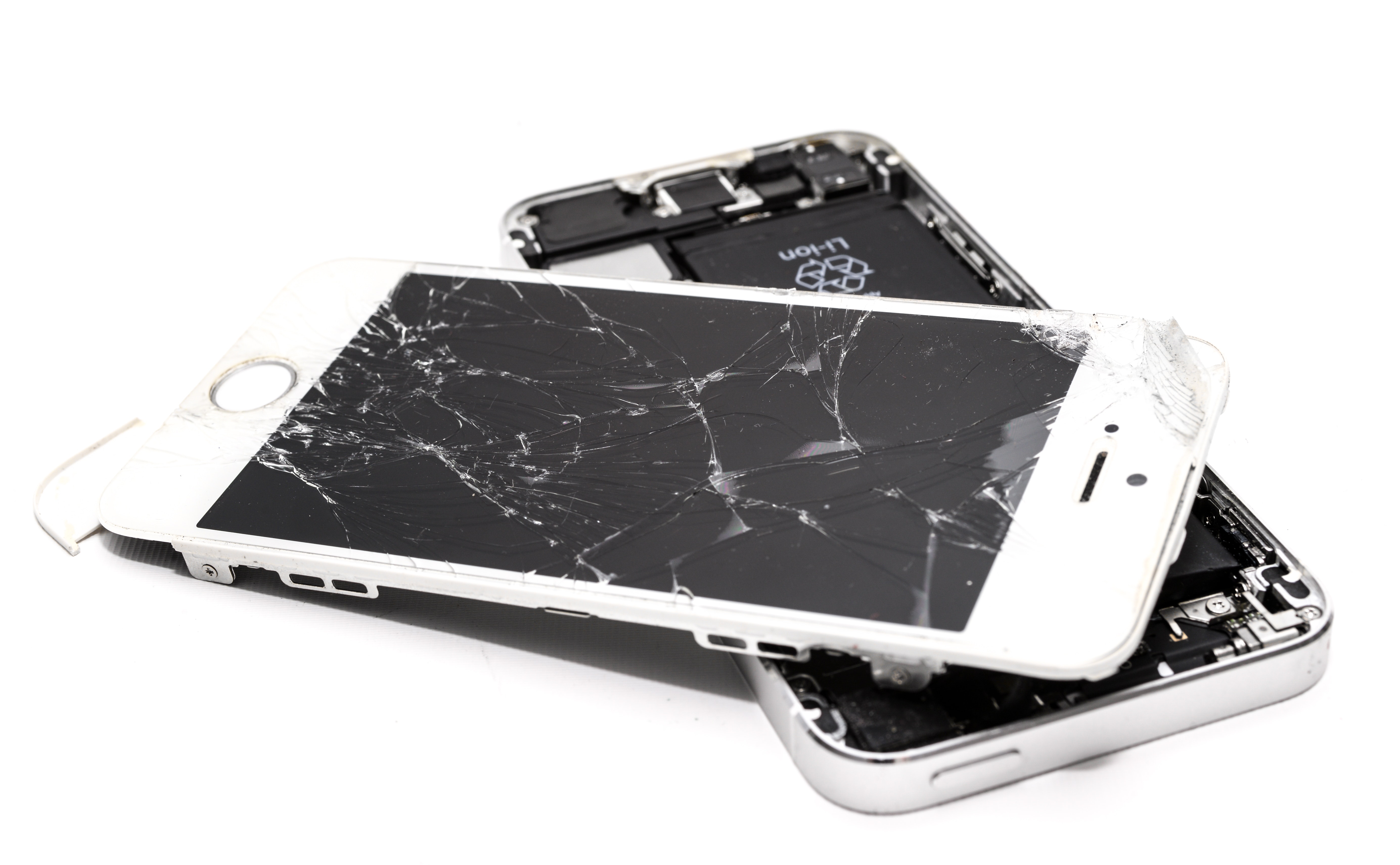 Меняем телефон айфон. Сломанный айфон. Разбитый смартфон. Разбитый айфон. Разбит экран телефона.